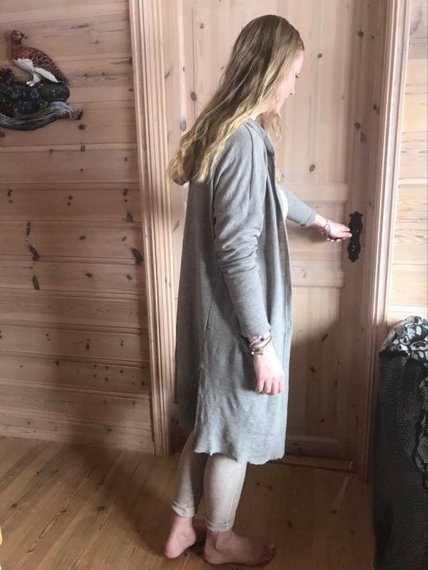 Merinoulljakke med hette 